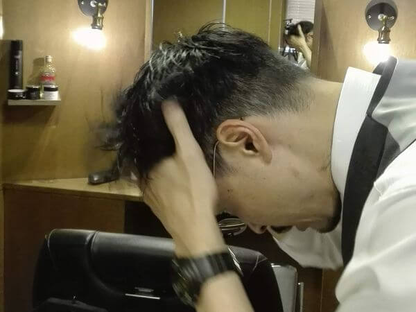 髪を濡らすイメージ