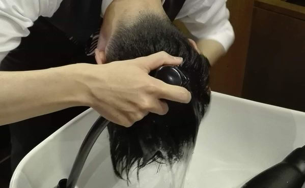 髪を濡らしているイメージ