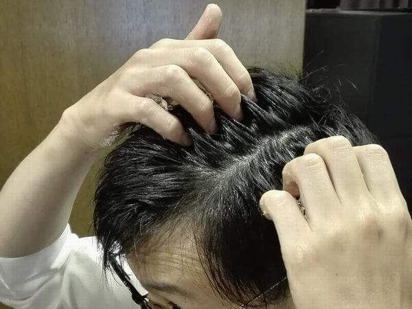 ジェルをつけるイメージ