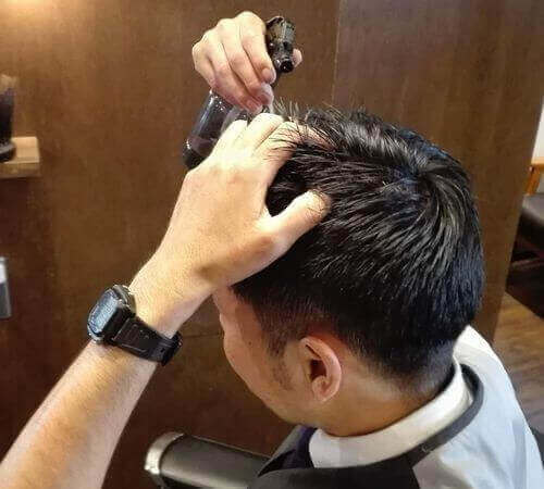 髪を濡らすイメージ