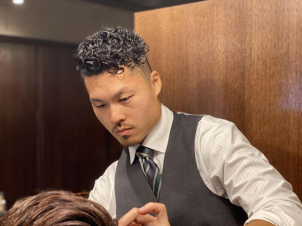 セットをしている姿