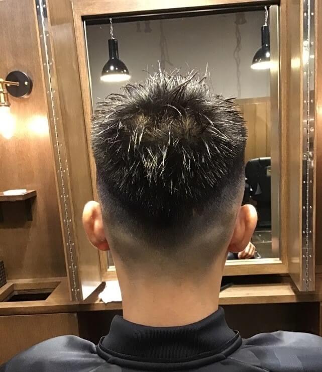 フェードカットの男性