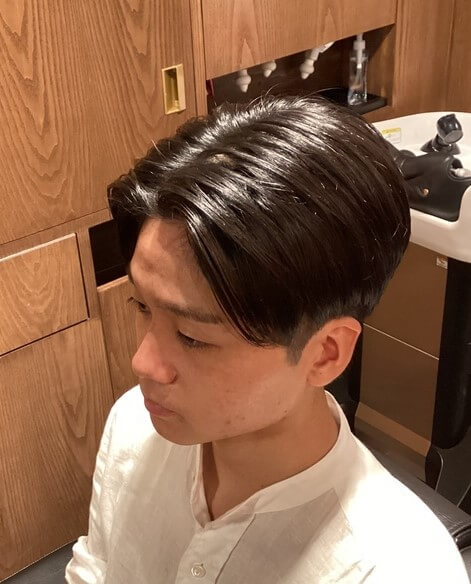 センターパート×刈り上げ