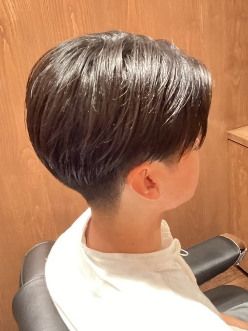 センターパート×刈り上げ