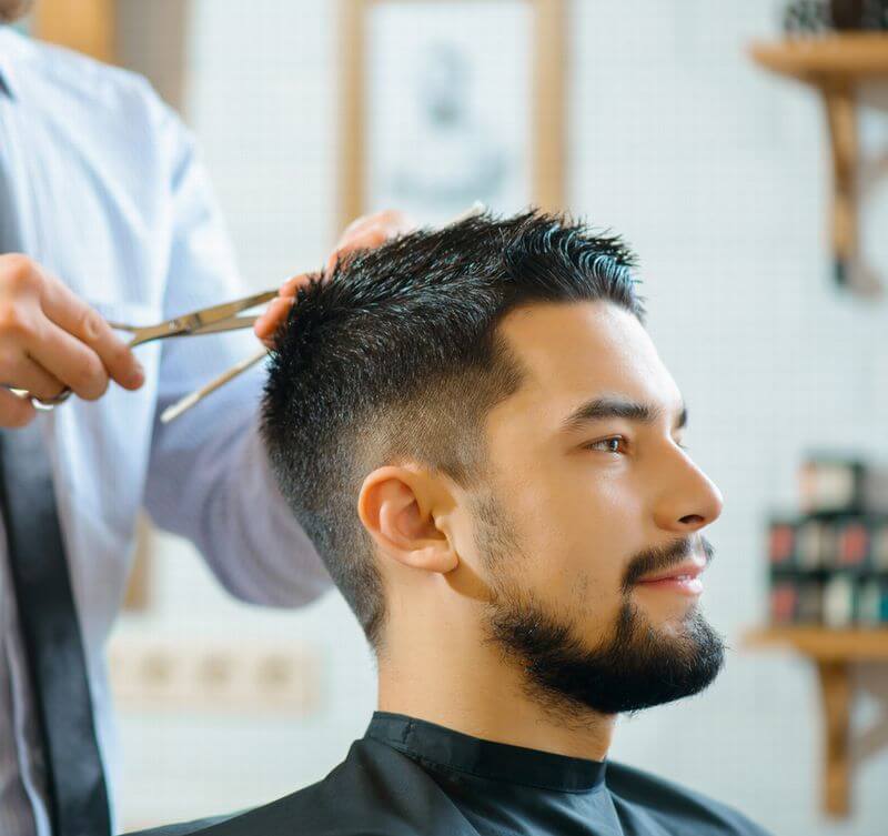 梅雨のくせ毛イメージ